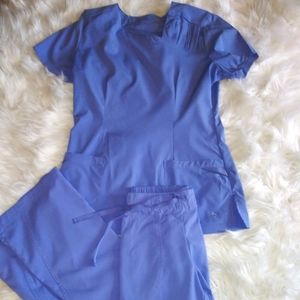 Ceil Scrubs 2-piece set